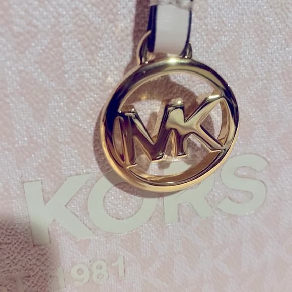 Micheal Kors Mirella Powder Blush Tote - Picture 6 of 15